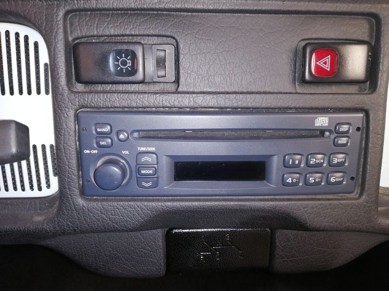 Volkswagen Beetle • 2004 • 5,900 km 3