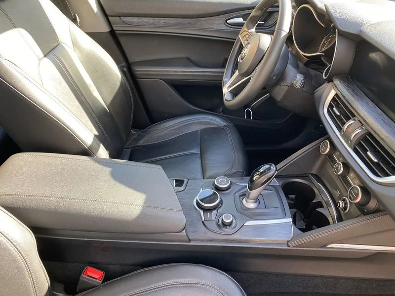 Alfa Romeo Stelvio • 2019 • 125,000 km 13