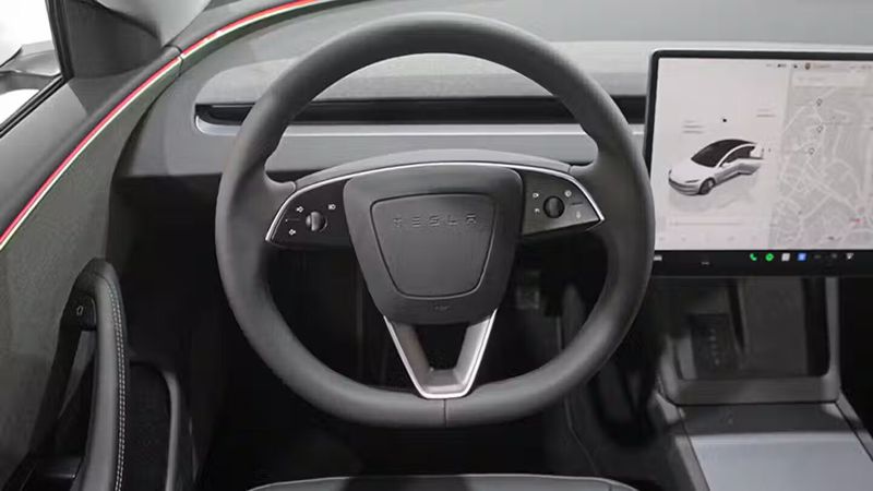 Tesla Model 3 • 2024 • 2,750 km 18