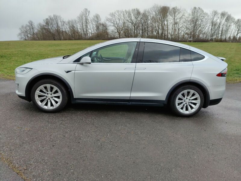 Tesla Model X • 2017 • 119,950 km 2