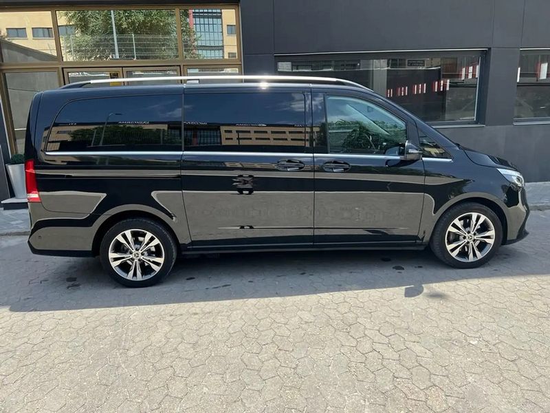 Mercedes-Benz 210 Van • 2022 • 18,000 km 8