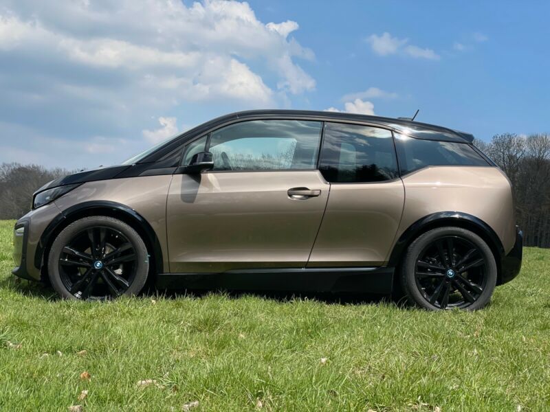 BMW i3 • 2020 • 30,980 km 2
