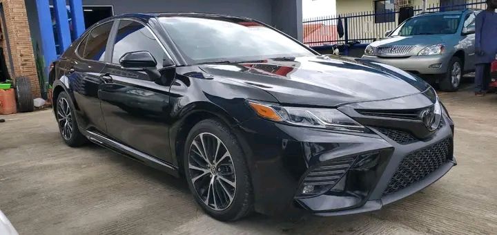 Toyota Camry • 2020 • 25,000 km 1