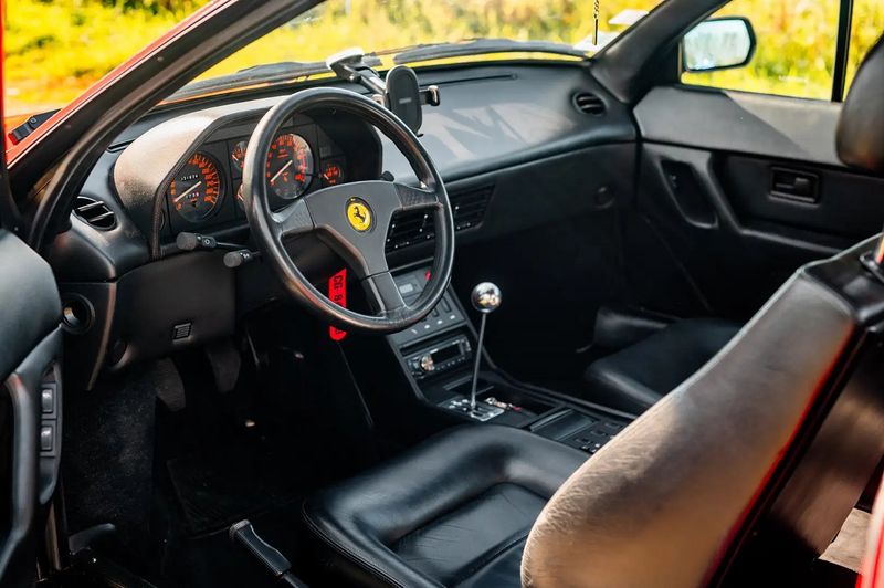 Ferrari FF • 1992 • 31,700 km 10