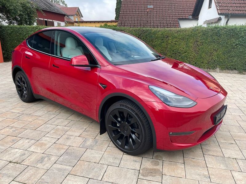 Tesla Model Y • 2022 • 18,000 km 1
