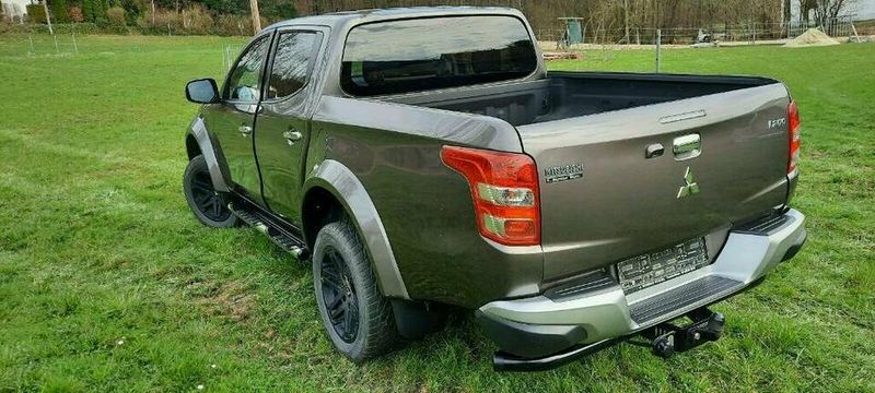 Mitsubishi L200 • 2017 • 81,000 km 2