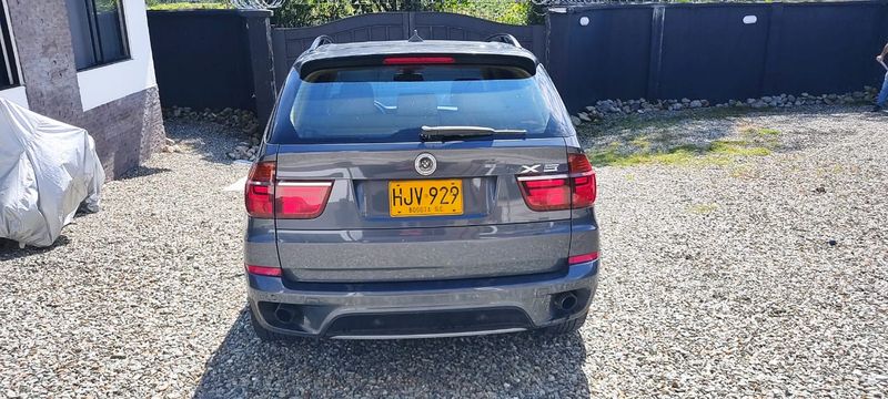 BMW X5 • 2013 • 112,000 km 10