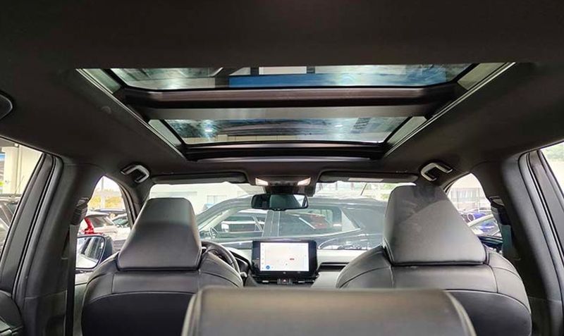 Toyota RAV4 • 2023 • 27,309 km 10