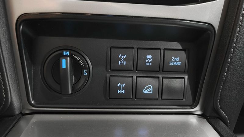 Toyota Land Cruiser • 2022 • 21,400 km 8