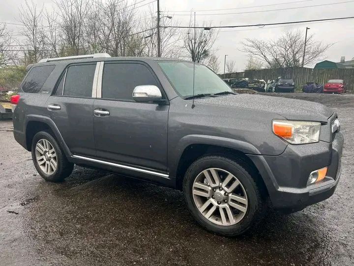 Toyota 4 Runner Limited • 2016 • 1,950 km 2
