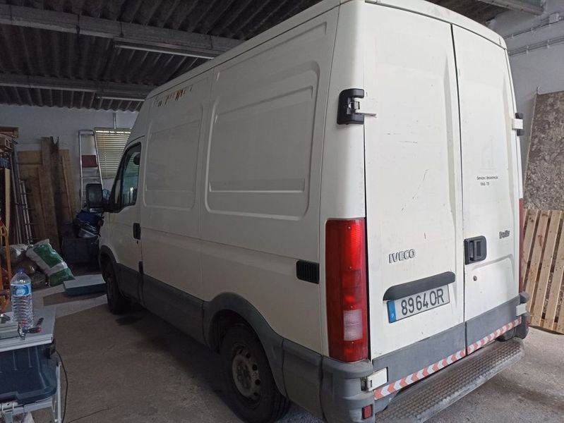 Isuzu Canter • 1999 • 164,000 km 6