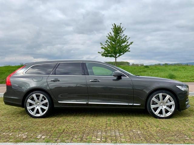 Volvo V90 • 2017 • 119,000 km 3