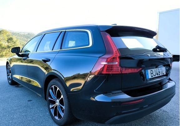 Volvo V60 • 2020 • 69,000 km 6