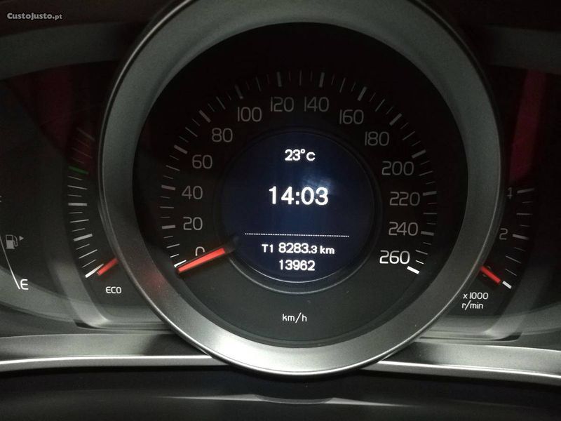 Volvo V40 • 2016 • 12,000 km 5