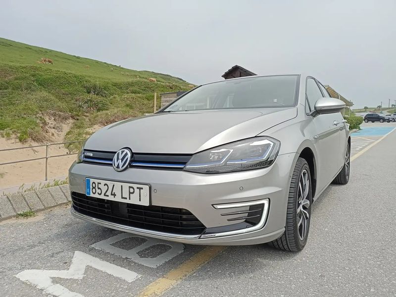 Volkswagen e-Golf • 2021 • 19,020 km 11