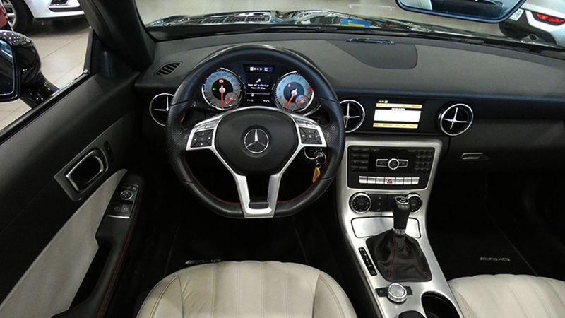 Mercedes-Benz SLK • 2012 • 63,745 km 9