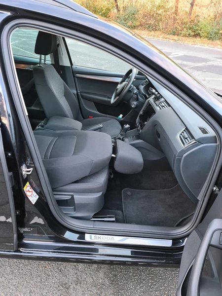 Škoda Octavia Combi • 2019 • 76,800 km 6