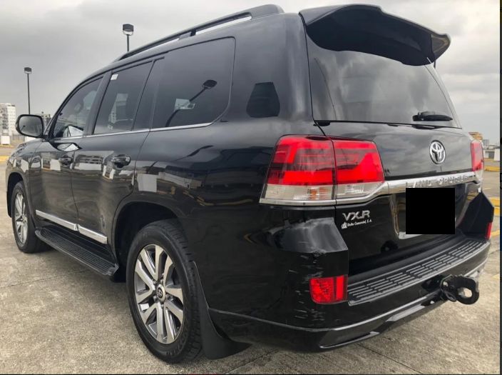 Toyota Land Cruiser • 2018 • 85,000 km 7