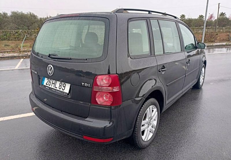 Volkswagen Touran • 2009 • 262,000 km 3