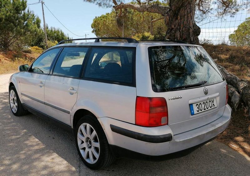 Volkswagen Passat • 2000 • 204,000 km 4