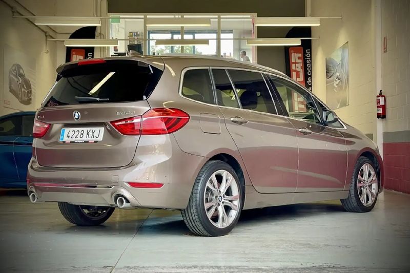 BMW 2 Series • 2019 • 90,000 km 7