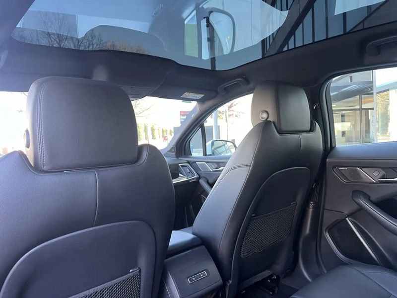 Jaguar I-PACE • 2019 • 65,000 km 10