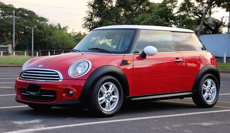 MINI Cooper • 2011 • 123,456 km 2