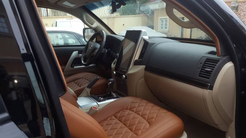 Toyota Land Cruiser • 2018 • 25 km 4