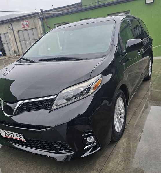 Toyota Sienna • 2015 • 71,123 mi 8