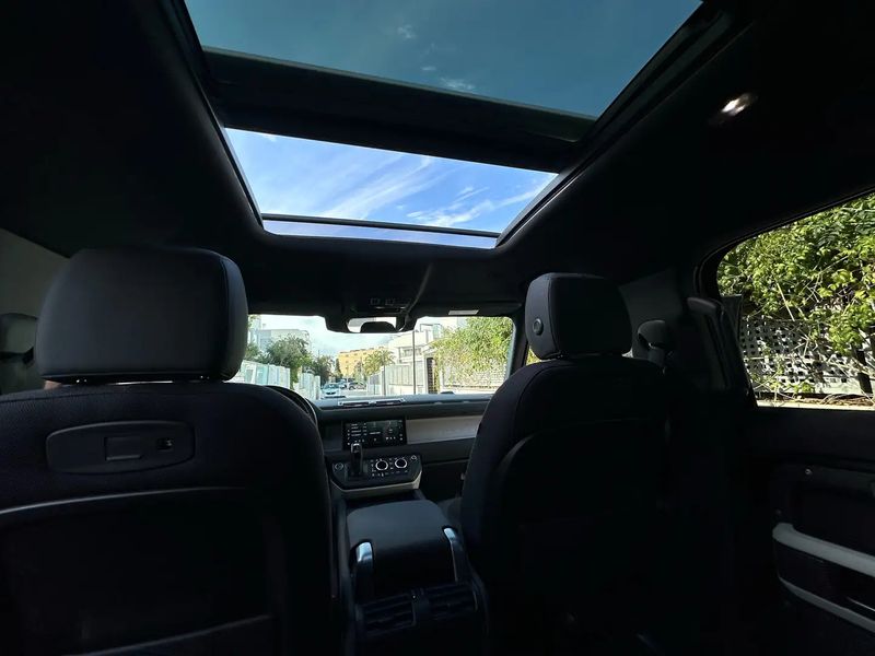 Land Rover Defender • 2022 • 21,653 km 2