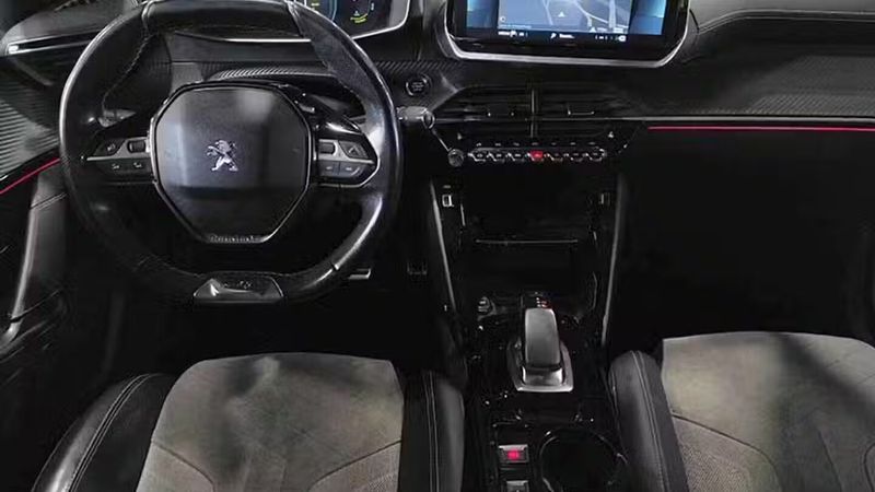 Peugeot 207 • 2020 • 68,344 km 4