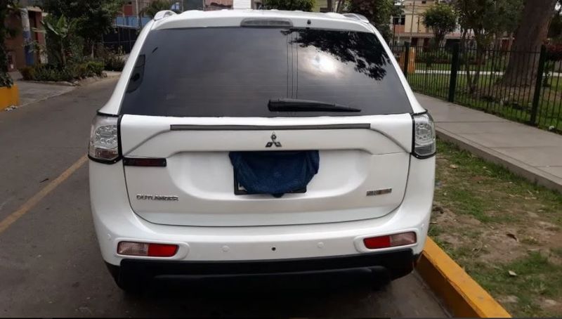 Mitsubishi Outlander • 2015 • 120,000 km 2
