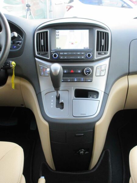 Hyundai H1 • 2019 • 46,400 km 14