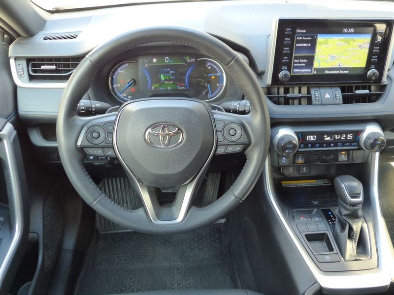 Toyota RAV4 Hybrid • 2021 • 36,800 km 3