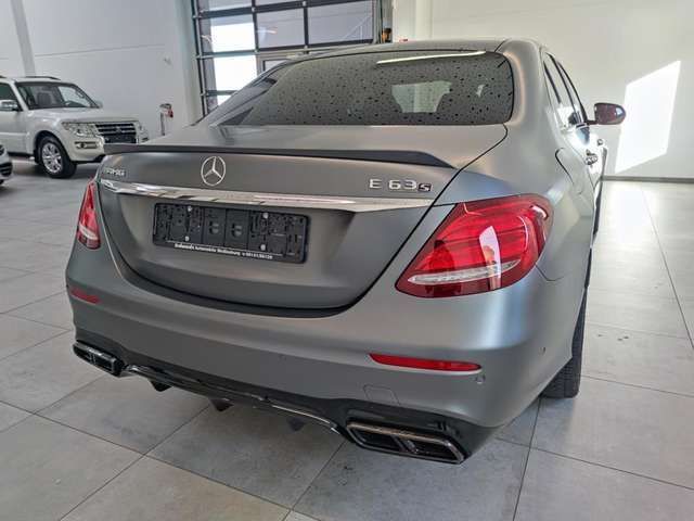 Mercedes-Benz E • 2020 • 44,500 km 3