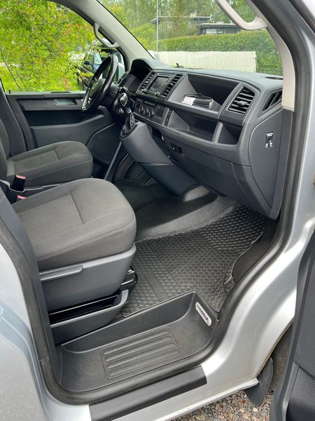 Volkswagen T5 Caravelle • 2018 • 144,800 km 2