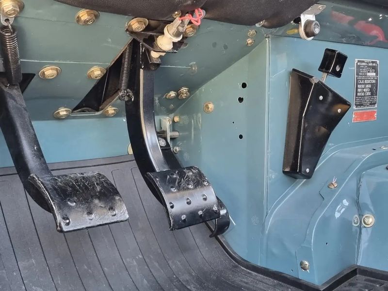 Land Rover LR3 • 1976 • 65,800 km 10