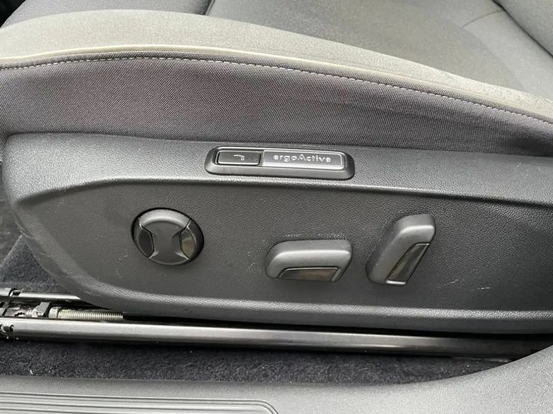 Volkswagen ID.4 • 2020 • 61,800 km 8