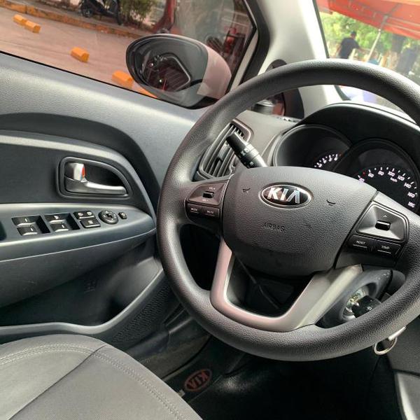 Kia Rio sedan • 2017 • 52,263 km 11