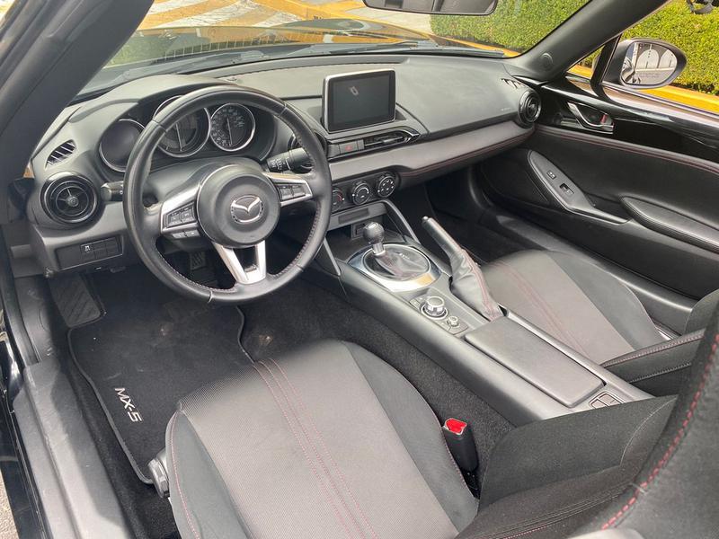 Mazda MX-5 • 2017 • 33,000 km 12