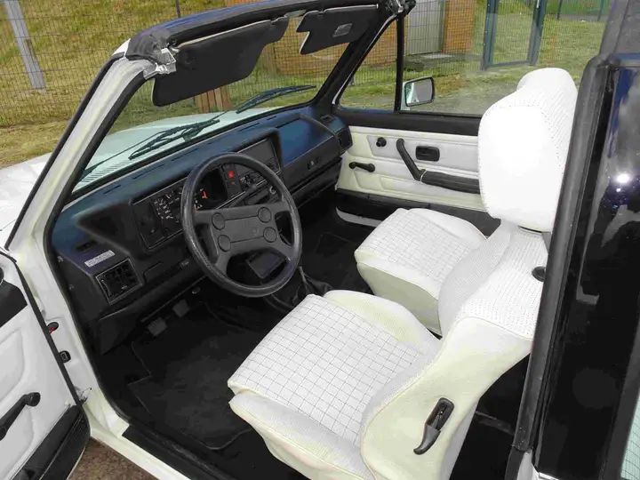 Volkswagen Golf Cabrio • 1987 • 251,000 km 14