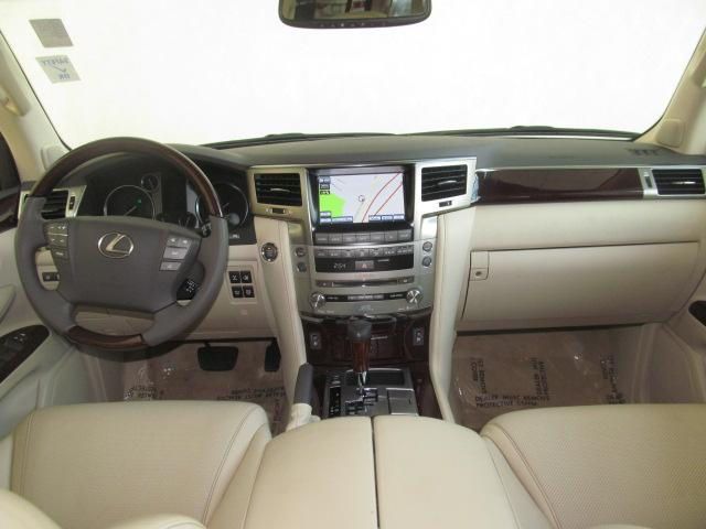 Lexus LX • 2013 • 17,677 km 2