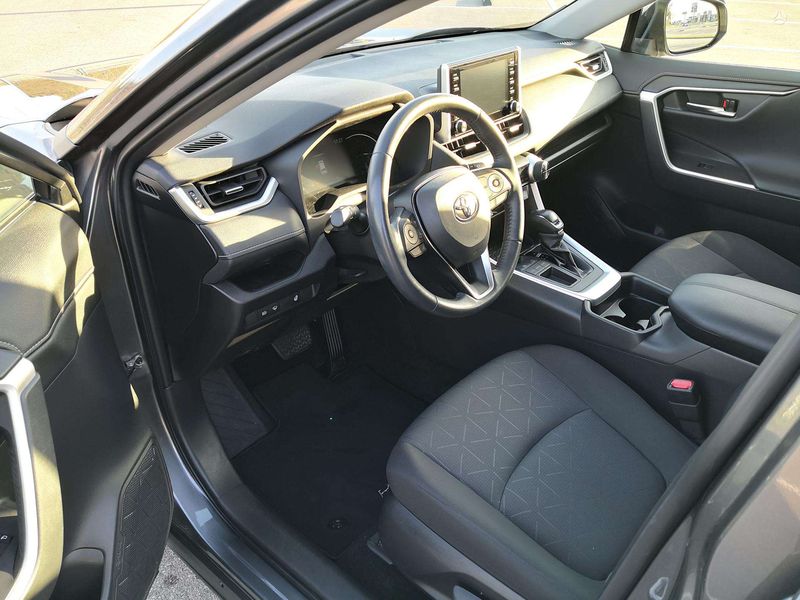 Toyota RAV4 • 2019 • 135,000 km 4