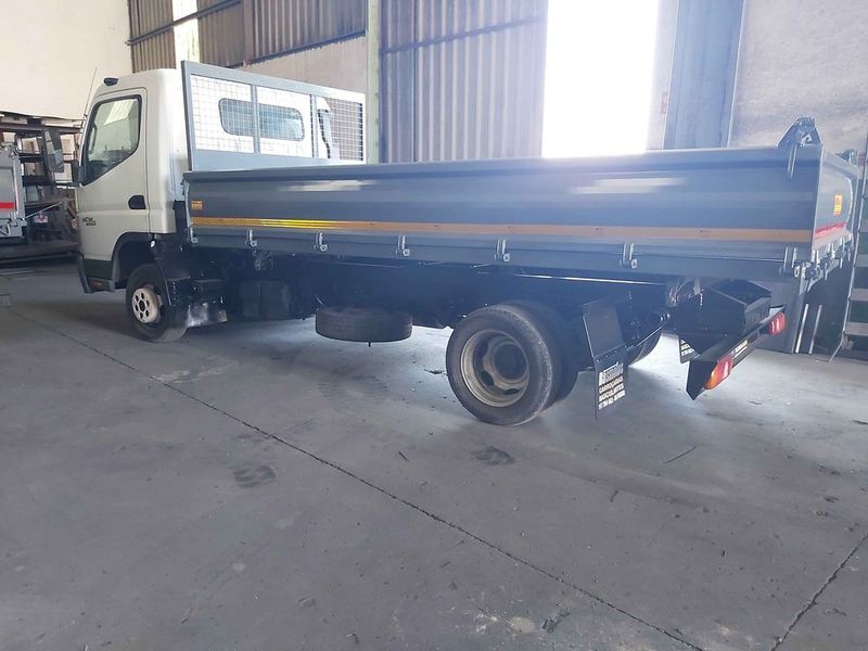 Mitsubishi Fuso canter • 1999 • 129,000 km 3