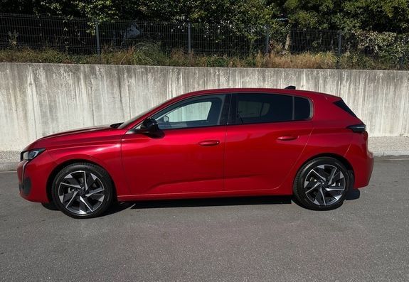 Peugeot 308 • 2024 • 8,300 km 2