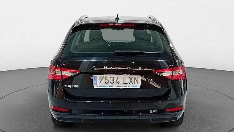 Škoda Superb • 2022 • 19,247 km 15