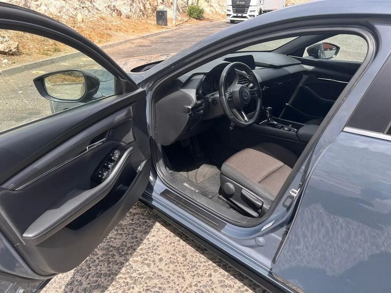 Mazda 3 • 2019 • 37,300 km 5