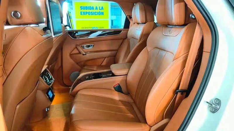 Bentley Bentayga • 2020 • 101,389 km 5