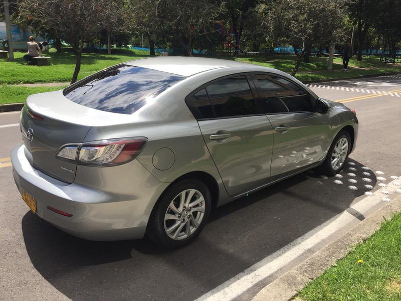 Mazda 3 • 2014 • 54,000 km 2