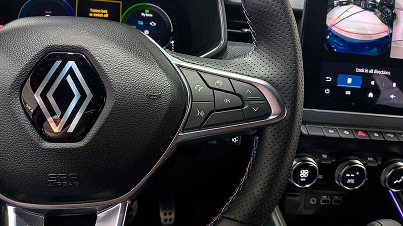 Renault Clio • 2023 • 10,831 km 30